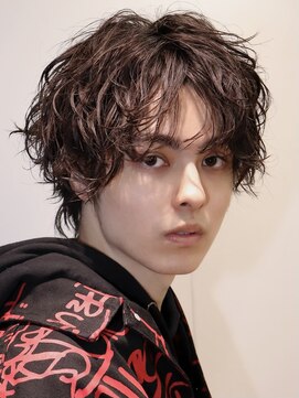 ルーシー 渋谷(LUCEY) センターパートフェザーパーマツイストスパイラルパーマメンズ