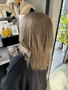 トリコ(ToricO) ミルクティーベージュ　レイヤーカット　ダブルカラー