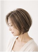 新城明るい白髪染め白髪ぼかしハイライト 大人ショートボブ