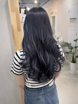 カミエ(kamie)&nbsp;ツヤ感が引き立つ、上質なロングブラック
