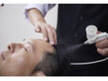 専門のプロ技で熟練のマッサージを体験。頭皮ケアと共に癒しを