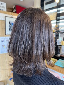 ルーミス バズヘアー(Loomis Buzzhair) 外ハネくびれボブ