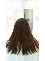 ネス(NESS) インナーカラーにグリーンを入れたロングスタイル