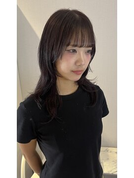 アム(amu) ハッシュカット/ミディアムレイヤー/ワインレッド