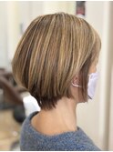 白髪ぼかしハイライト×コンパクトショートボブ