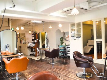 ティティアンバイイザ(titian by IZA)の写真/【名駅徒歩5分】こだわった内観が魅力のサロン*落ち着いた空間で、リラックスできる特別な時間をあなたに。