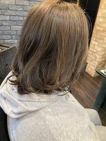 モナン 海老名(Monan)&nbsp;ミディアムレイヤー ミルクブラウン 刈り上げスタイル