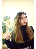 ナチュラルストレート内巻きヘアー