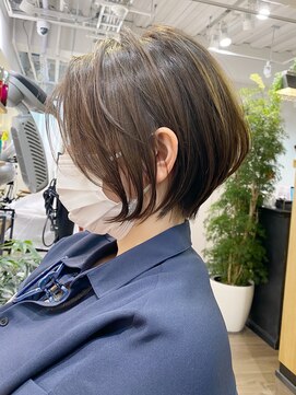 アヴァロン(AVALON) 30代40代50代・大人ショートボブ・白髪ぼかし・小顔カットBISA