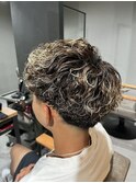 ハイライト波巻きマッシュパーマ束感ショートメンズパーマ