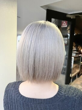 モンド ホリスティック ヘアー(MONDE Holistic Hair) ホワイトカラー☆