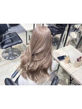 《1ヶ月先の色落ちまで考えた、綺麗な色味が◎》技術力のあるスタイリストがダメージレスなカラーをご提案*