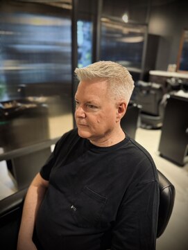 ザマンリバレッジニューヨーク(THE MAN LeverageNewYork) 大人外国人風メンズショートフェード：大村　大心