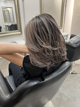 ジーレ(jiire) ホワイトブロンドバレイヤージュ