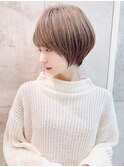 前髪ありアッシュブラウンマニッシュ大人可愛いショート20代30代