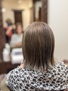 アヴィラ(Avilla) 【AVILLA】外ハネボブ+バレイヤージュ