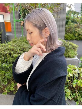 リーフェ バイアルティナ(Rife by artina) ホワイティアッシュ_ぶつ切りボブ_ミルクティアッシュ_1