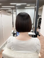 モルニ(MORNI)&nbsp;髪質改善トリートメント_マロンベージュ Aラインボブ かきあげ