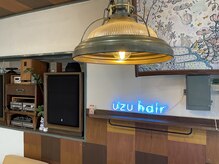 ウズヘアー(uzu hair)の雰囲気（かわいいランプとネオンがお出迎えします）