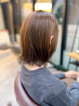 ジラ ヘアアンドメイク(girra HAIR&MAKE) ミディアム ローレイヤー