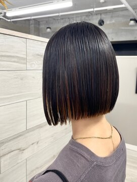 ハツ 橋本(HATSU) 【岩崎】ブリーチ無しインナーカラー×切りっぱなしボブ