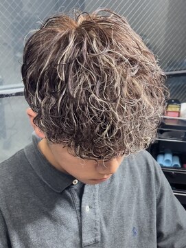 イーラ(era) 外国人スペインカール　メンズ　カット　パーマ　眉カット