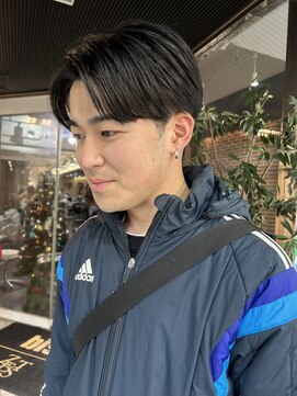 ヘアーアンドメイク ビス(HAIR&MAKE bis) メンズ短めセンターパート【立川/沙久楽】