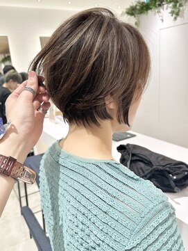 ステア ケース(stair case) 大人ハイライト白髪ぼかし丸みショートボブ