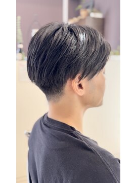 ワイボンドヘアー(Y bond hair) センターパートウルフカットツイストスパイラルパーマゆるめ黒髪