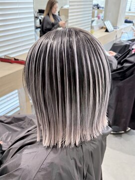 ヘアスペース リズム グリーン(Hair space Rizm green) シルバーバレイヤージュ