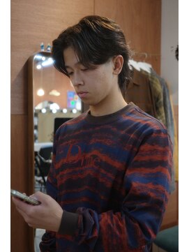 エディ(Edy) メンズセンターパートニュアンスパーマブラウンカラー眉毛カット