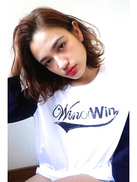 エン(enn.) 外ハネミディアムボブ