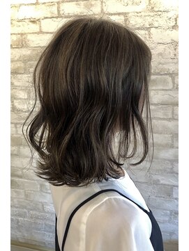 アン ココン(un.cocon) 美髪外ハネミディ☆ツヤ感グレージュカラー♪【un.cocon吉祥寺】