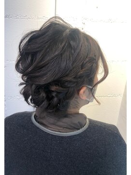パリスパート2 サイド 編み込み トップ ゆるふわ シニヨン ヘアアレンジ