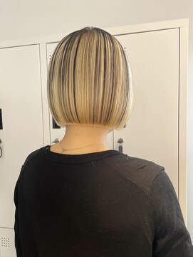 ラフ 立川(Laff) 切りっぱなしボブミニボブぱつっとボブハイトーンボブ/立川/美髪