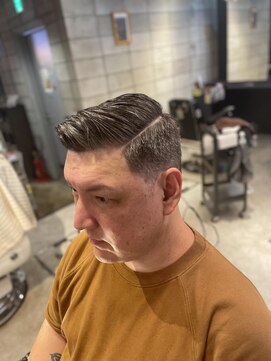 フランクスバーバー アンド ビアークラブ(FRANK'S BARBER and BEER CLUB) ミドルフェード