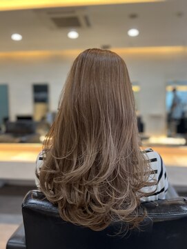 アージェガーデン(AGEE GARDEN) 細めハイライトカラー×レイヤーカット　ハイレイヤー