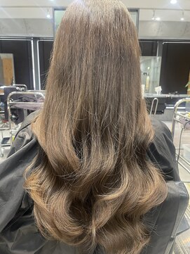 ネウィ 池袋(newi) ミルクティーベージュ