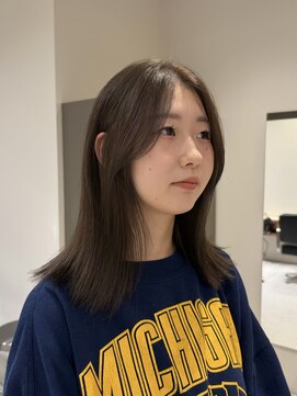 透明感オリーブベージュ