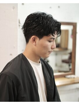 リッカ(RICCA) MEN’S HAIR/サーフカール/刈り上げセンターパート/恵比寿