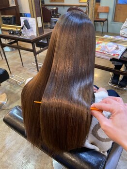 ルイカ(Luika)の写真/【カット＋ツヤツヤ縮毛矯正 ￥15400】クセ毛が扱いやすい万能ヘアに◎毎朝のセットも時間短縮！！
