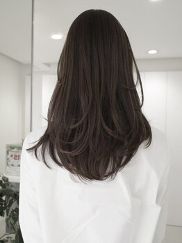 ノーム(NORME)の写真/【大人女性の髪悩みに】髪質改善カラー×似合わせカットでパサつき・色落ちを抑え、透明感ある上品な艶髪へ