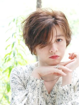 ユーリー(juurii) 長め前髪が大人の雰囲気のショートヘア