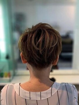 ミューズ 新小岩店(HAIR&NAIL MUSE) 刈り上げ耳だしショートボーイッシュショートユニセックス艶髪