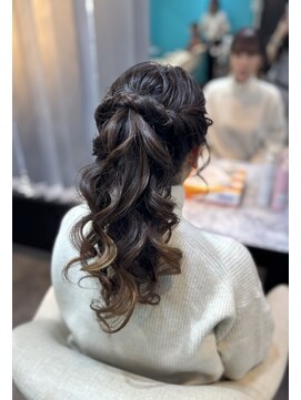 リエラ 新宿(RIERA) ゆるふわポニーテール