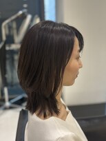 くびれヘア　外ハネミディアム