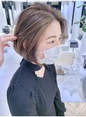大人ハイライト前下がりショートボブ耳掛け前髪なし