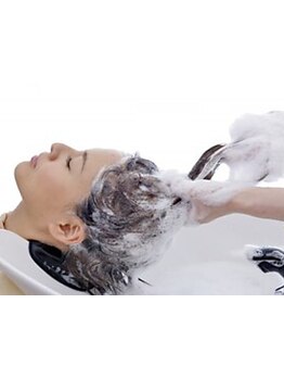 お顔キュッと！むくみ改善×疲労回復が期待できる、心身の緊張を和らげるヘッドスパ◇