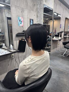 コワファースト長崎シャンプーボーイ 2nd(COIFF1RST 長崎 SHAMPOO BOY) ぱつっとボブ ショートボブ