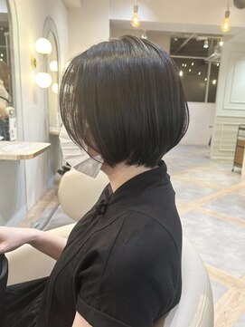 アンド ラ ブランシュ(&.La Blanche) 暗めカラー/ミディアムヘア/ショートボブ/縮毛矯正